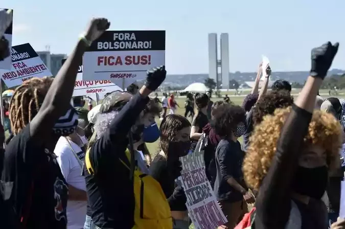 Com manifestações ganhando força, o aviso para Bolsonaro vem das ruas - Minervino Júnior/CB/D.A Press