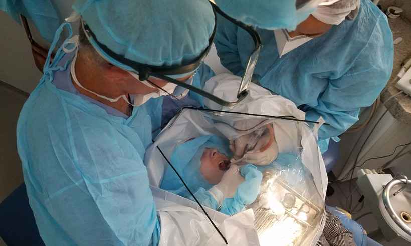 COVID-19: Dentista mineiro cria 'câmara de proteção' para atendimento seguro - Alícia Brum