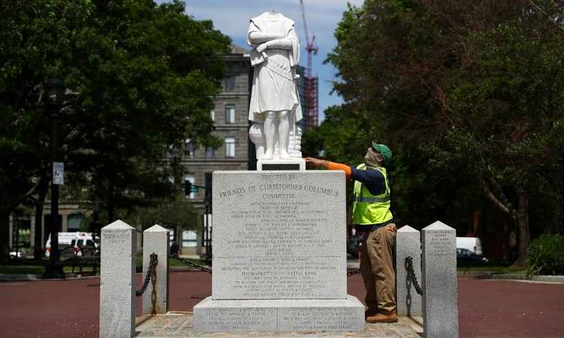 Estátua de Cristóvão Colombo é decapitada por movimento antirracista em Boston - Tim Bradbury/AFP