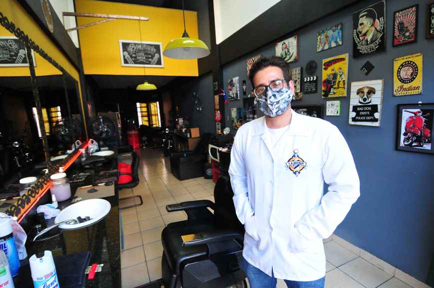 Salões e barbearias reabrem em BH, mas faltam clientes - Gladyston Rodrigues/EM/DA Press