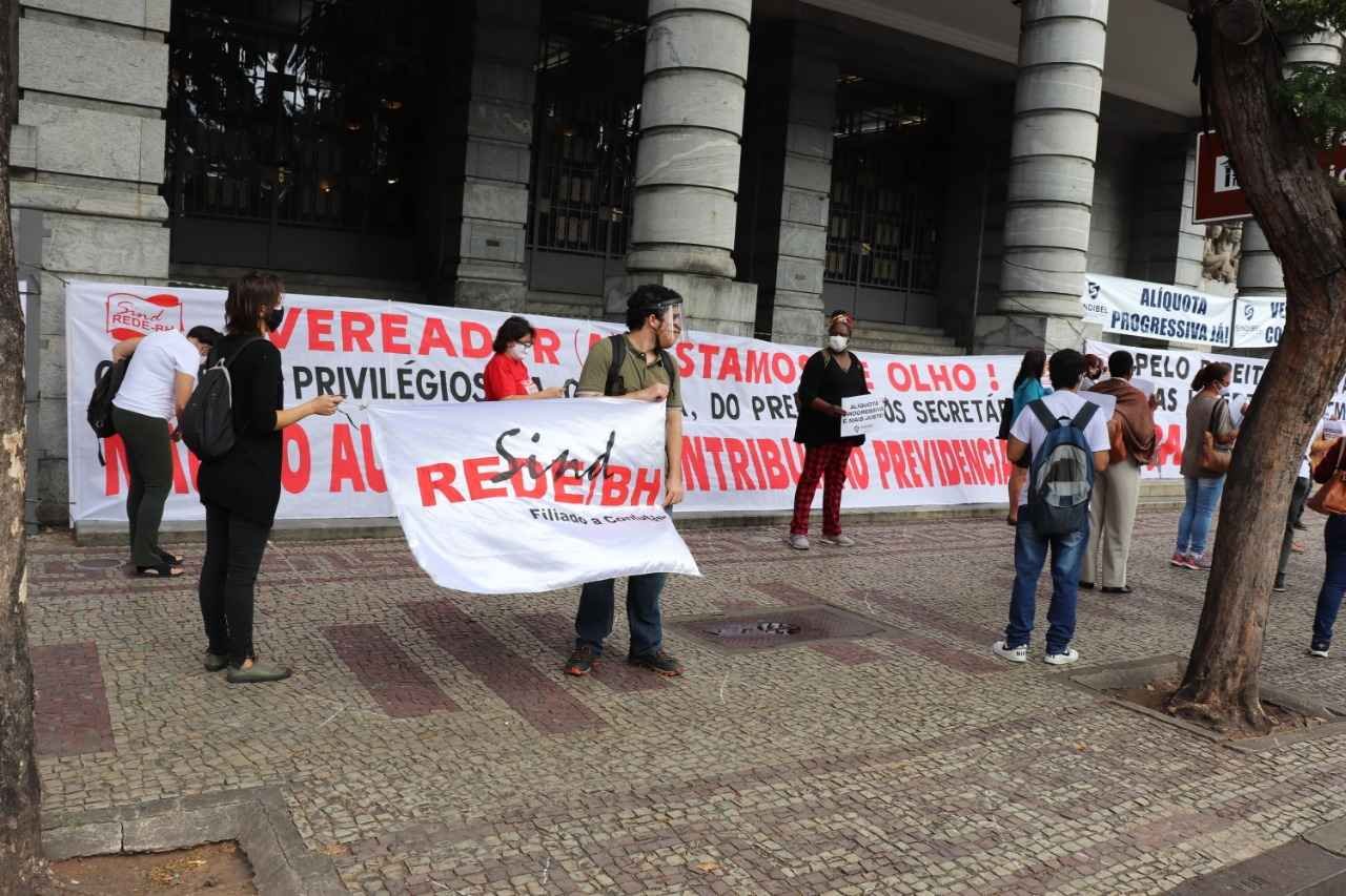 Servidores da Educação fazem manifestação na porta da Prefeitura de BH  - Diego Franco David/Sind-REDE