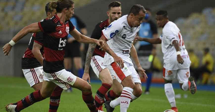 Retomar ou não, eis a questão - MAURO PIMENTEL/AFP