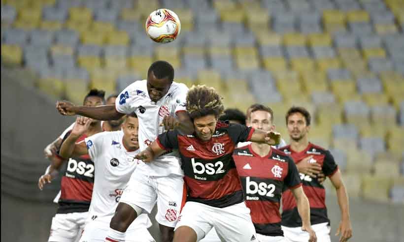 Galo segue contratando, mas não paga funcionário demitido - MAURO PIMENTEL/AFP
