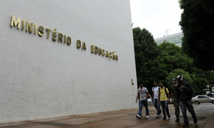 MEC revoga texto que extinguia incentivo a cotas na pós-graduação - Agência Brasil