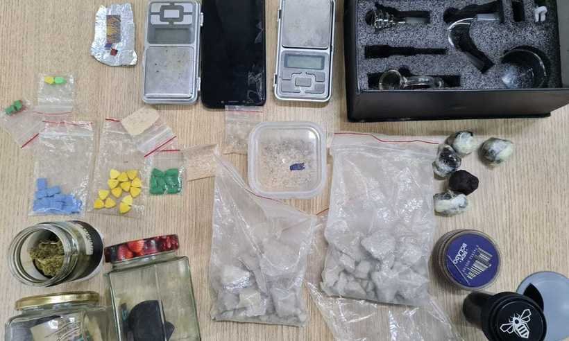 Polícia civil desmantela quadrilha de tráfico de drogas sintéticas - Material apreendido