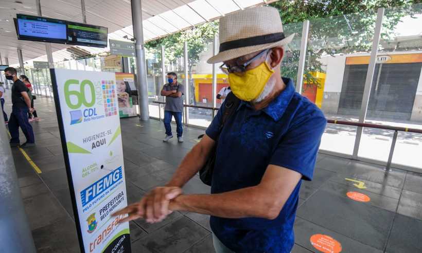 Estações do MOVE recebem totens de álcool em gel para atender 800 mil passageiros por dia - Leandro Couri/Em DA Press