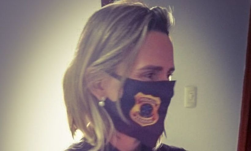 Policial Federal acalenta bebê que chorava durante operação em BH - PF/Divulgação 