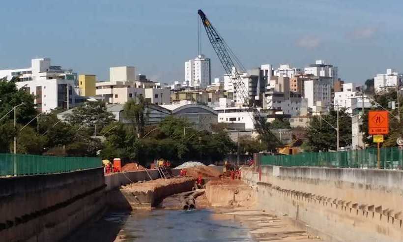 Fim dos alagamentos? PBH inicia nova etapa de obras de alargamento do canal do Córrego Ressaca - Foto: Edésio Ferreira EM/D.A Press