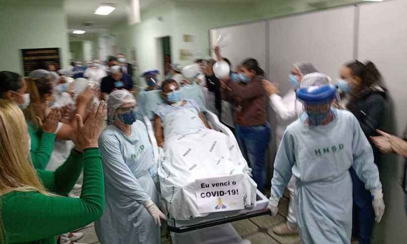 Após um mês de luta contra o coronavírus, caminhoneiro deixa UTI sob aplausos em Itabira - Divulgação/Hospital Nossa Senhora das Dores
