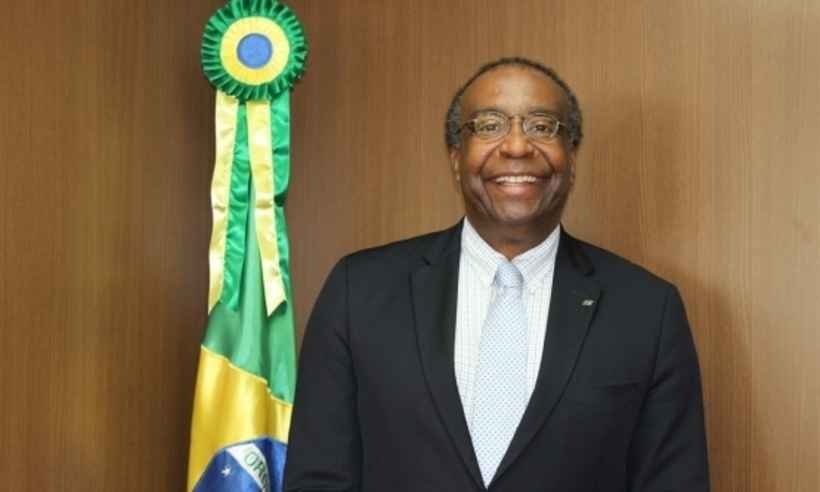 Reitor desmente Bolsonaro e afirma: Decotelli não tem doutorado em Rosário - GOV/Divulgação