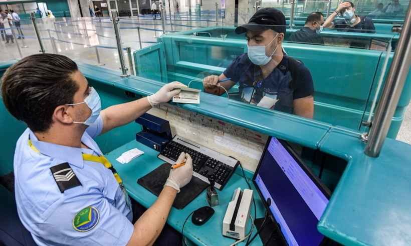 COVID-19: Europa deve manter veto a viajantes do Brasil; anúncio sai nesta segunda-feira - FETHI BELAID / AFP