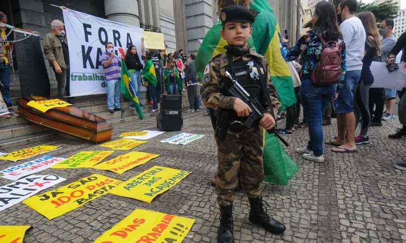 Fã mirim de Bolsonaro chama a atenção em ato pela reabertura do comércio em BH - Leandro Couri/EM/D.A Press