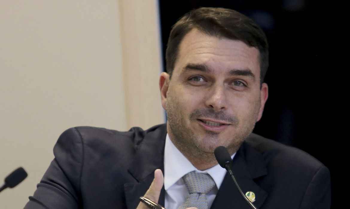 Flávio Bolsonaro pede suspeição de juiz em inquérito eleitoral - Wilson Dias/Agência Brasil