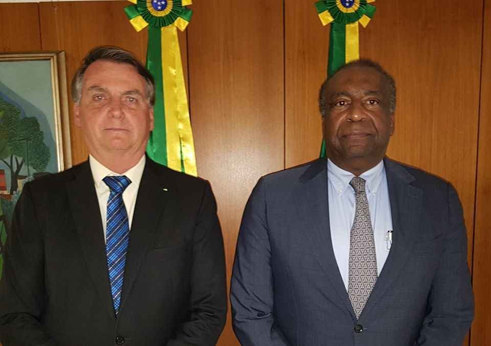 Bolsonaro diz que Decotelli está 'ciente do equívoco' e sai em defesa de futuro ministro da Educação - Reprodução/Facebook