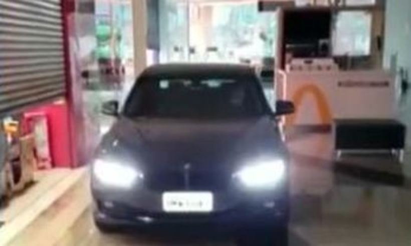 Shopping de Botucatu libera entrada de carros nos corredores para compras - Reprodução/ Internet