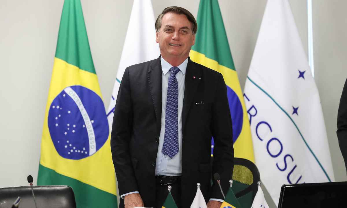 Bolsonaro elogia, durante live, presidente da Caixa por juros do cheque especial - Marcos Corrêa/PR
