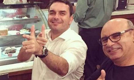 MP-RJ intima Flávio Bolsonaro e mulher para prestar depoimento sobre 'rachadinha' - Reprodução/Twitter