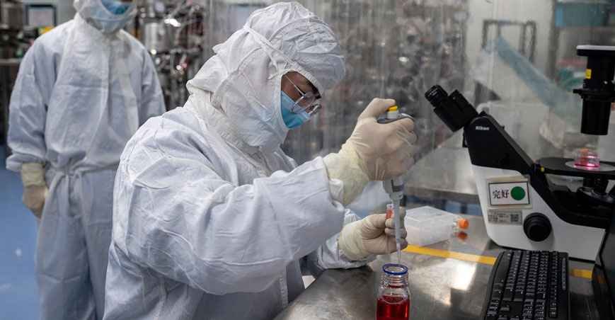 UFMG e outros centros de pesquisa definem como vão testar vacinas - NICOLAS ASFOURI/AFP