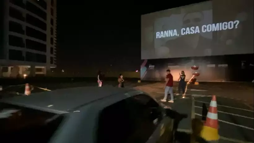 Vídeo: pedido de casamento em pleno drive-in emociona público  - Taguatinga Shopping/Divulgação 