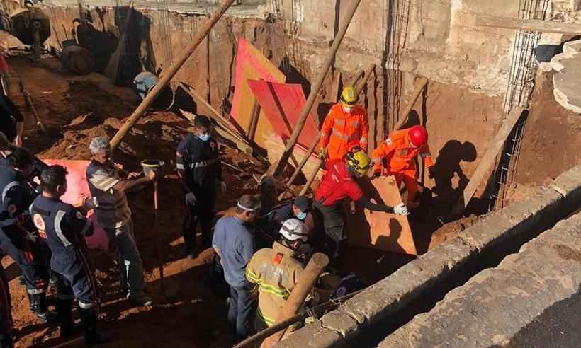 Deslizamento em obra deixa trabalhadores soterrados em Sarzedo - Corpo de Bombeiros/Divulgação