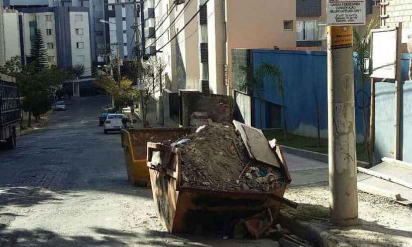 Suspeitos de tentar roubar carro são presos dentro de caçamba em BH - Secretaria Municipal de Fiscalização/Prefeitura de Belo Horizonte