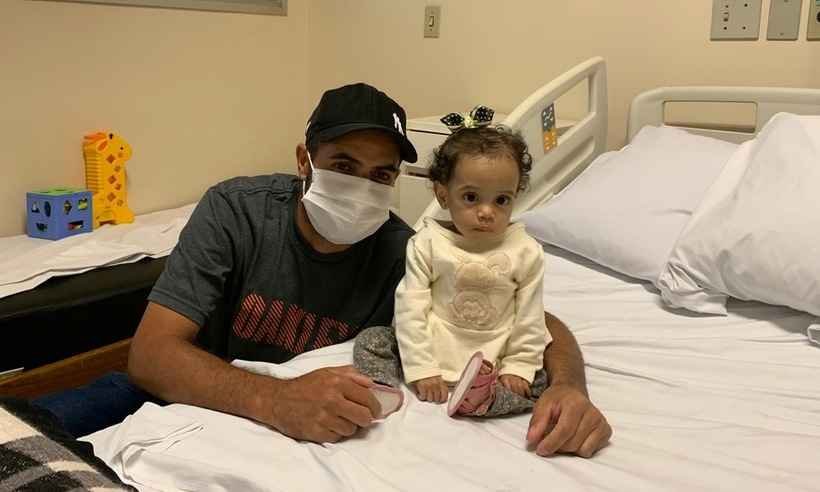 Bebê de um ano de idade recebe parte do fígado do pai em transplante pioneiro em Minas  - Hospital das Clínicas da UFMG/Ebserh/Divulgação