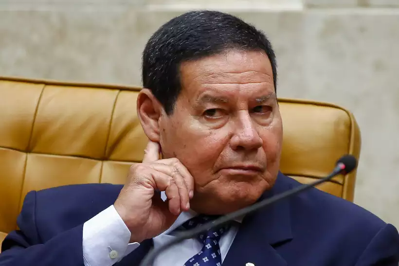 'Se tiver grandeza moral, tem que se retratar', diz Mourão sobre Gilmar Mendes - Sérgio Lima/AFP 