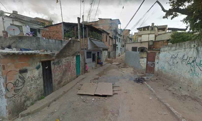 Polícia prende gangue que ostentava armas na rua em Ribeirão das Neves; um suspeito fugiu pelo esgoto - Reprodução/Google Street View