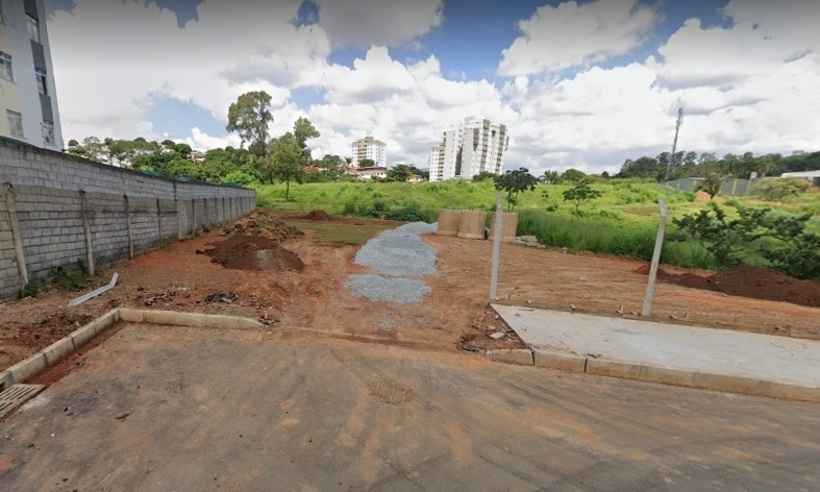 Homem perde a cabeça e coloca fogo em veículo que apresentou problemas - Reprodução/Google Maps