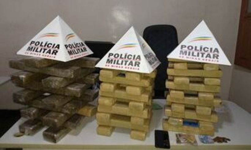 Abordagem policial termina em apreensão de 50kg de maconha e prisão no Sul de Minas - PMMG/Divulgação
