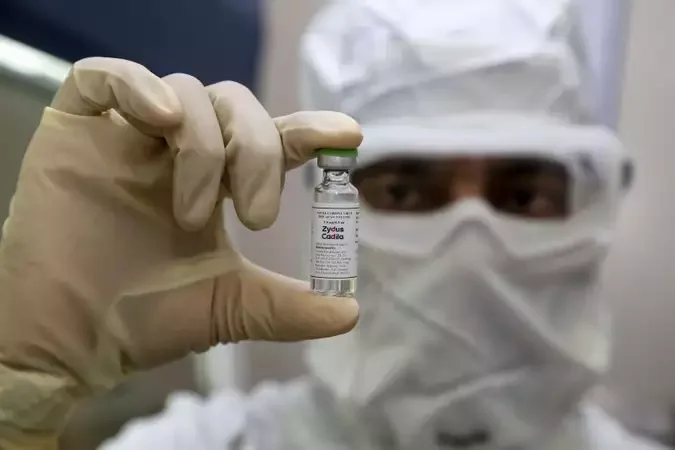 Brasil acena para participar de grupo que fabrica vacinas - AFP PHOTO / Zydus Cadila