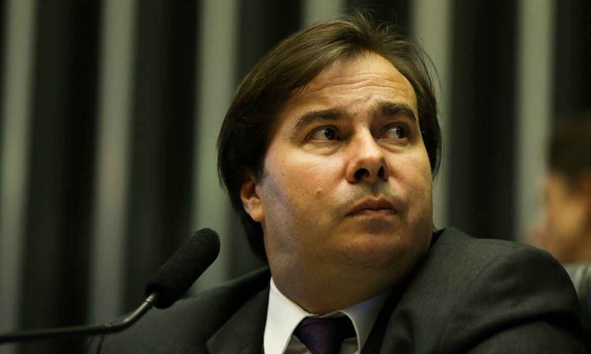 Maia ironiza Weintraub após publicação de boneco do 'Ministro de Ferro' - Agência Brasi/Reprodução