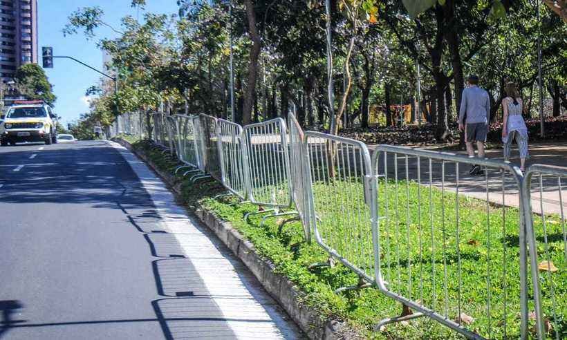 Grade, que grade? Domingueiros invadem praça em área nobre de BH - Leandro Couri/EM/D.A. Press