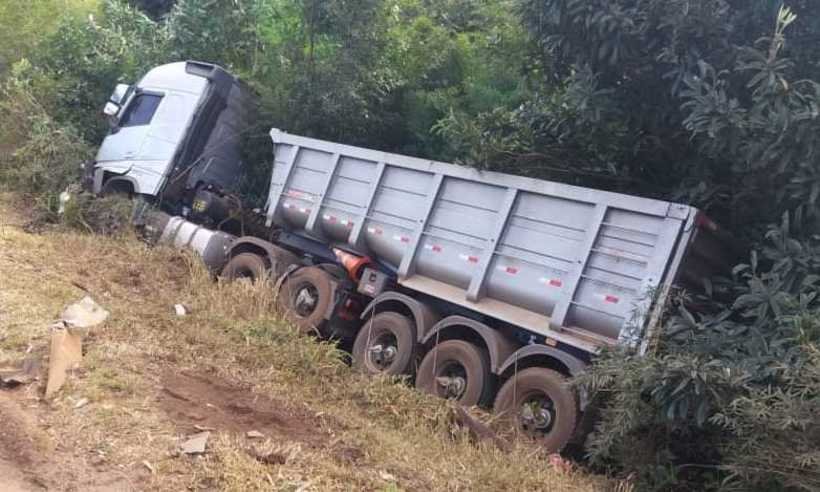 BR-040 será totalmente interditada, em Nova Lima, para retirada de carreta tombada - Divulgação/Via 040
