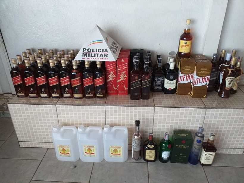 PM apreende 67 garrafas de bebida falsificada na Grande BH - Polícia Militar/Divulgação