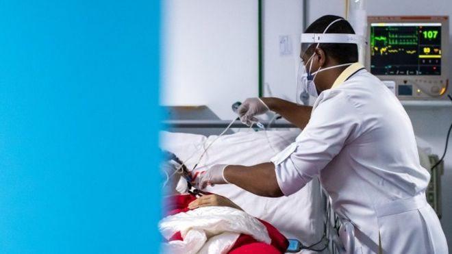Pandemia evidencia que Brasil gasta pouco e mal em saúde pública, diz diretor da OCDE - Getty Images