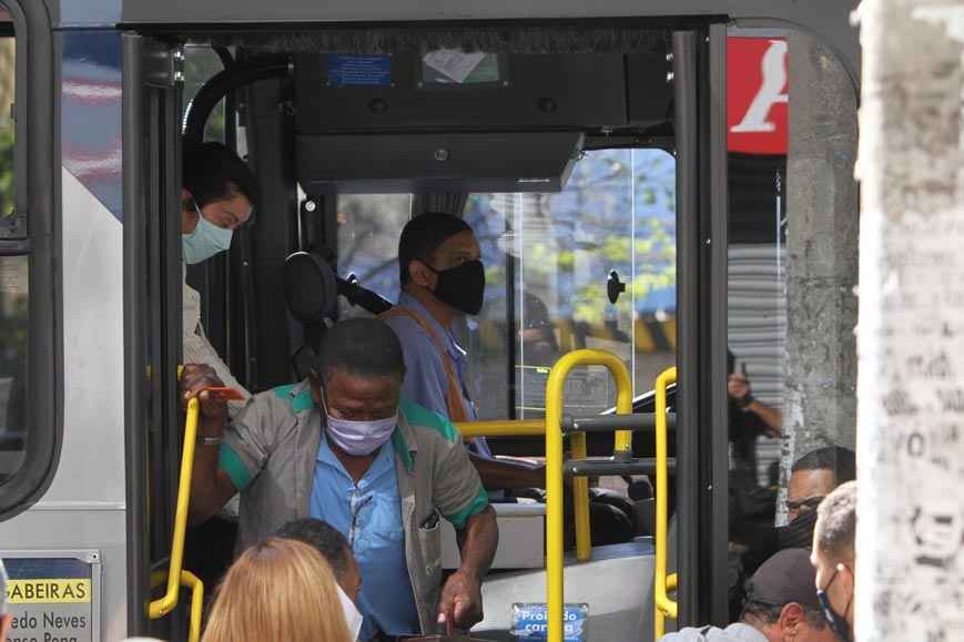 Sob risco constante de contaminação, motoristas sofrem até agressões - Edésio Ferreira/EM/D.A Press 