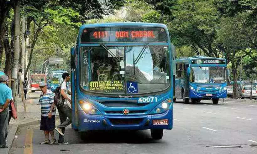 Viagens nos ônibus de BH diminuem por causa do isolamento e do medo da COVID-19  - Adão de Souza/ PBH