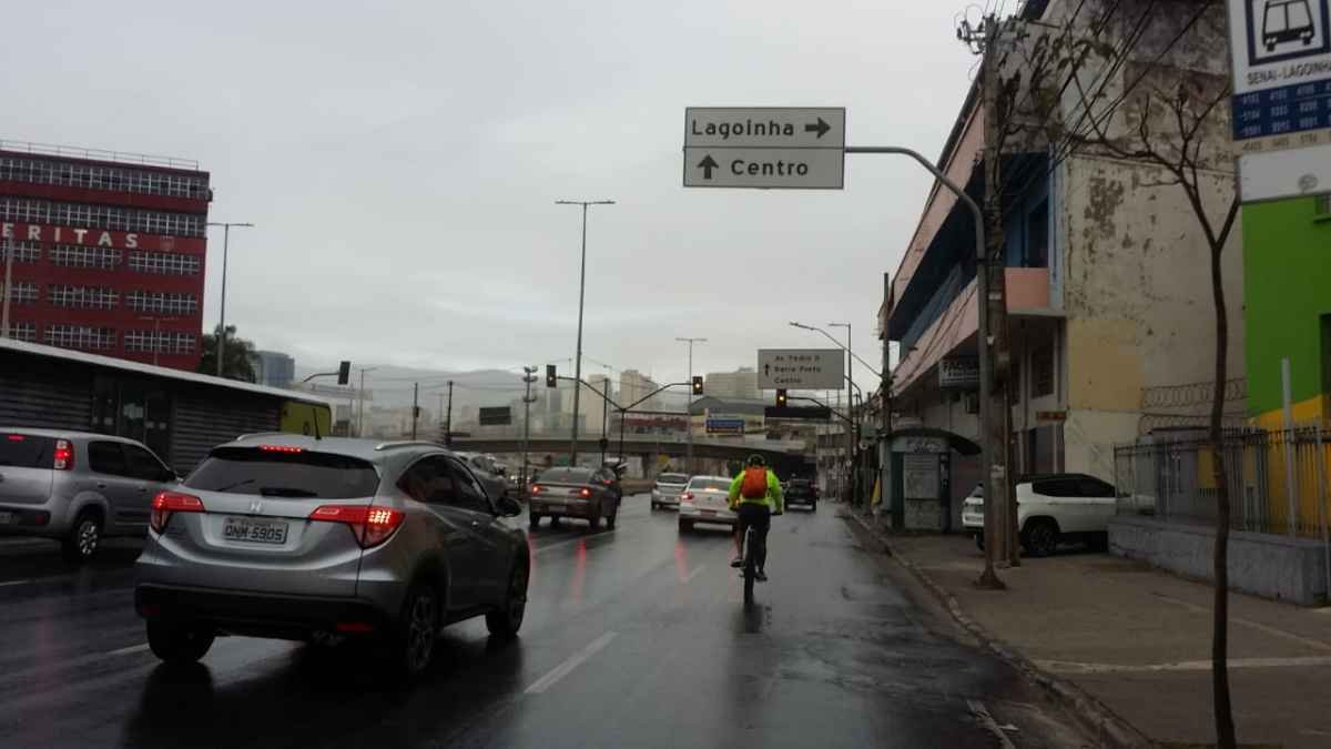 Após dias de tempo seco e céu aberto, chuva dá as caras em BH e em pontos de Minas - Edésio Costa/EM/D.A. Press