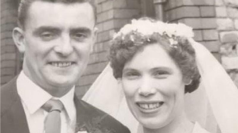 'Minha mãe morreu de coronavírus enquanto estávamos no funeral de meu pai' - Elaine Boxer