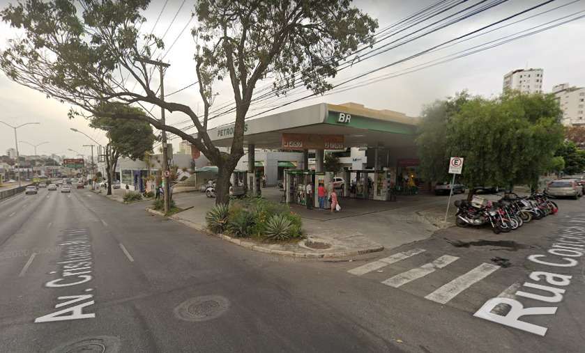 Armados e sob efeito de drogas, advogado e comparsa são presos após roubo a posto de gasolina - Reprodução/Google Street View