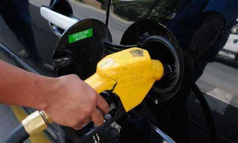 Novo padrão da gasolina entra em vigor nesta segunda-feira - Túlio Santos/EM/D.A Press 6/1/16