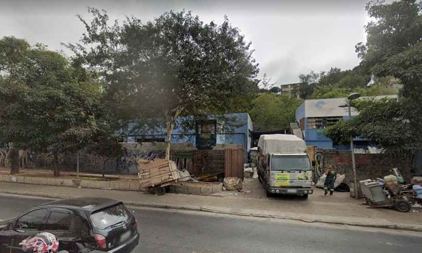 Homem com pé de cabra é preso ao invadir e tentar furtar centro de reciclagem em BH - Reprodução/Google Street View