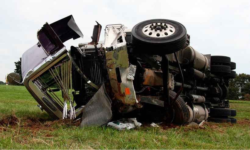 Motorista dorme ao volante e provoca acidente; mulher que havia pego carona será indenizada - Reprodução/ Internet
