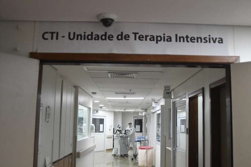 COVID-19: em Minas, quase quatro servidores da saúde morreram por dia em julho - Alexandre Guzanshe/EM/D.A Press
