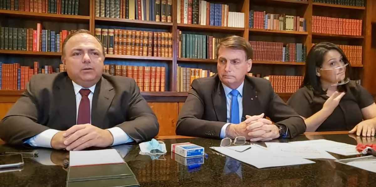 Bolsonaro sobre as quase 100 mil mortes por COVID-19: 'Vamos tocar a vida e buscar uma maneira de se safar' - Reprodução/Facebook