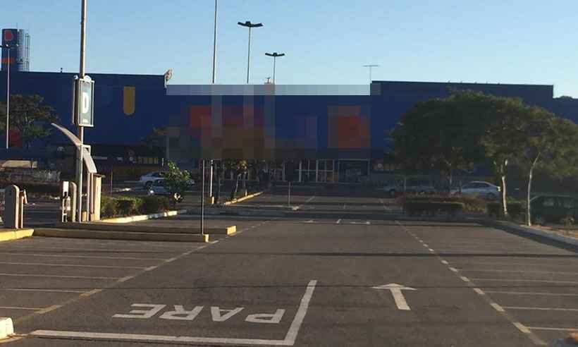 Corpo de bebê é encontrado em banheiro de hipermercado em Contagem - Edésio Ferreira/EM/DA Press