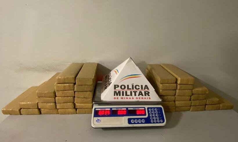 PM apreende barras de maconha com 'aviãozinho' de 16 anos; mãe dele foi presa - Divulgação/PMMG