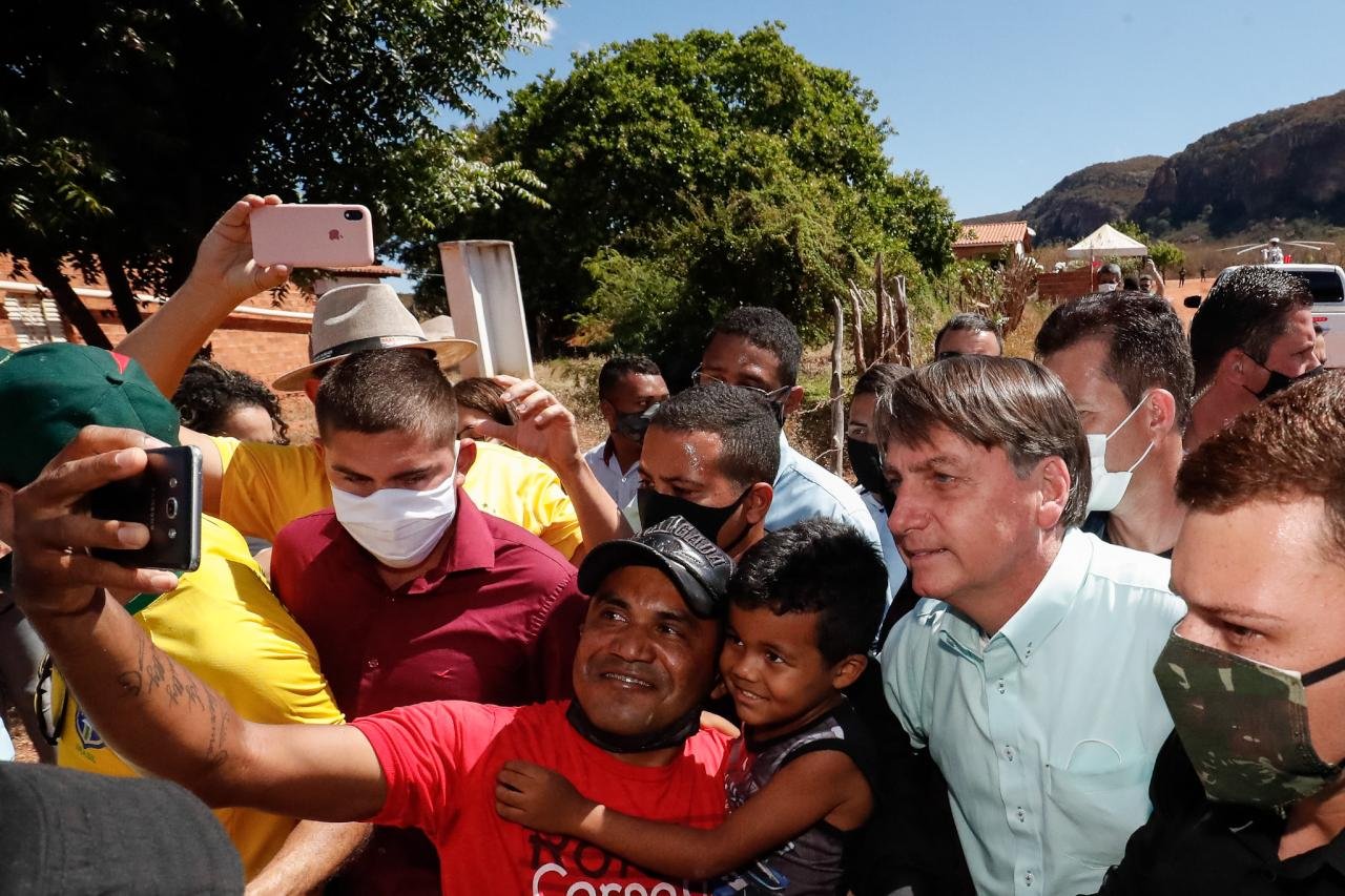 Após 'tubaína' e 'gripezinha', Bolsonaro muda discurso e critica uso político da COVID-19 - Alan Santos/PR