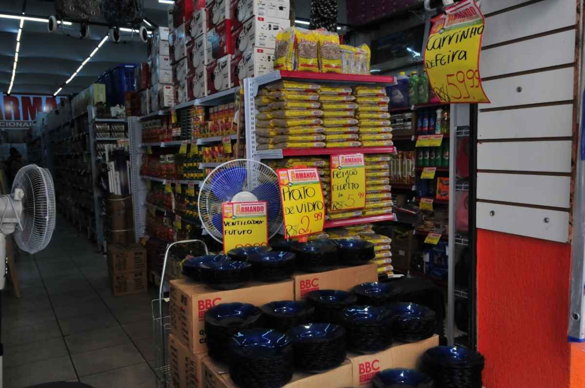 Lojas de BH trocam alvará e vendem até feijão para driblar decreto de Kalil - Gladyston Rodrigues/EM/D.A.Press